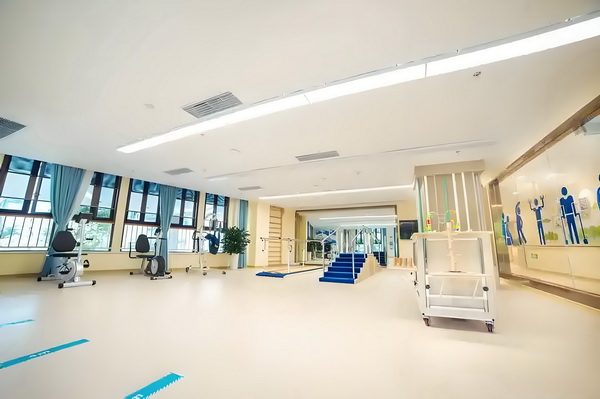 深圳积分入户条件最新政策2025年要求_预售惨淡人气暴跌谁也救不了“狂妄自大”的那英 预售惨淡人报告强调工作